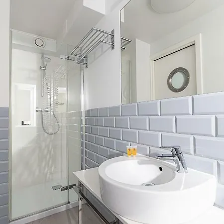 Anchor House アパート ソポト